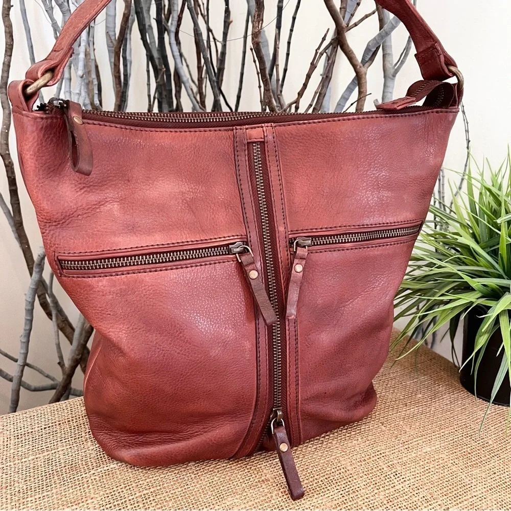 NorthStyle Pebble Leather Hobo Bag